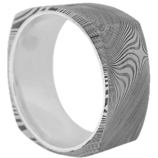 viereckiger Ring aus Torsionsdamast mit Silber ausgekleidet