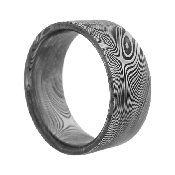 Ein Ring aus Damaststahl gefertigt mit zylindrischer ausenfläche
