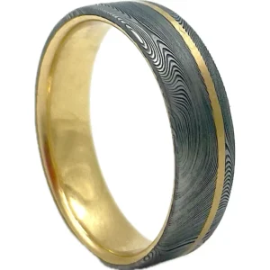 Ring mit Goldstreifen