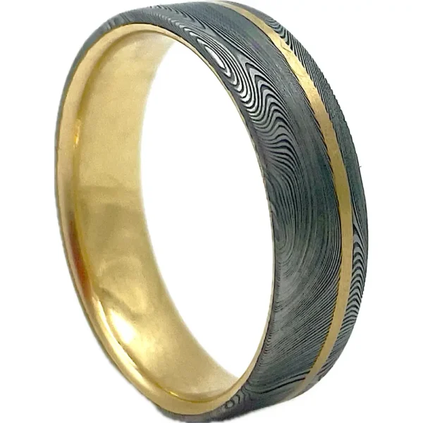 Ring mit Goldstreifen